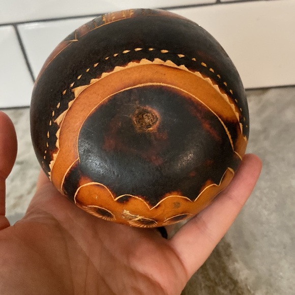 Vintage Folk Art Hand Carved Etched Gourd art Peruvian Woman.Folksy artsy rustic - Picture 5 of 8